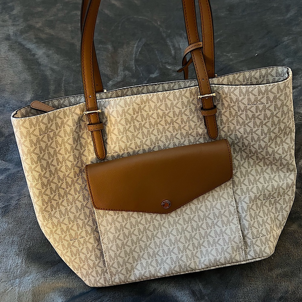 Authentic michael kors vanilla white/acorn large tote bag monogram 30s0gttt7b
